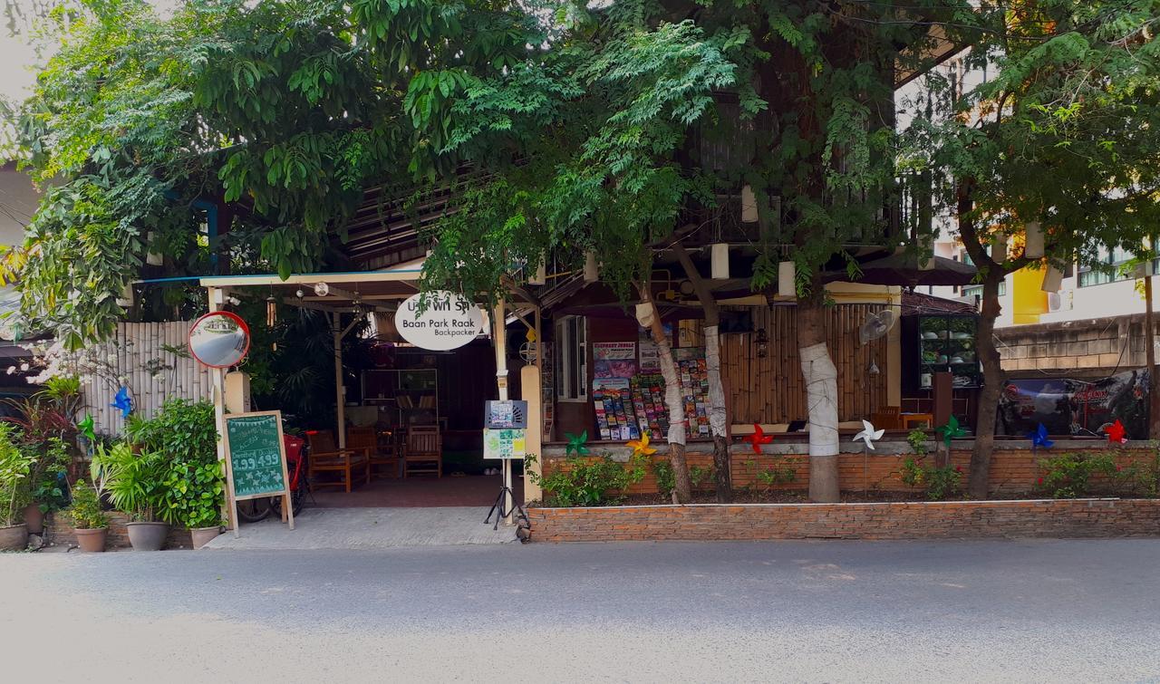 Baan Park Raak Backpacker Hostel Chiang Mai Extérieur photo