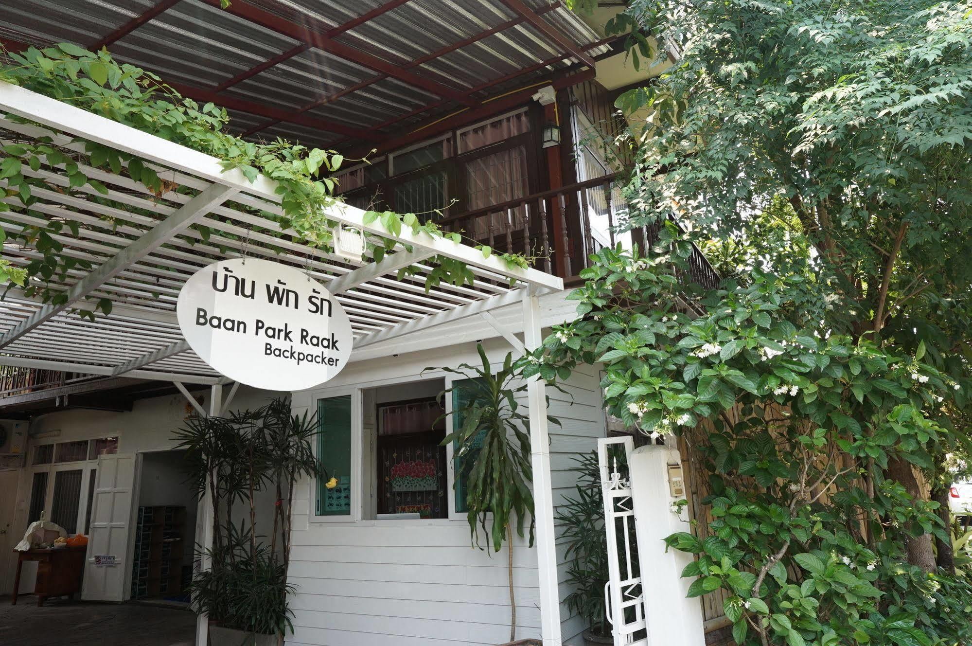 Baan Park Raak Backpacker Hostel Chiang Mai Extérieur photo