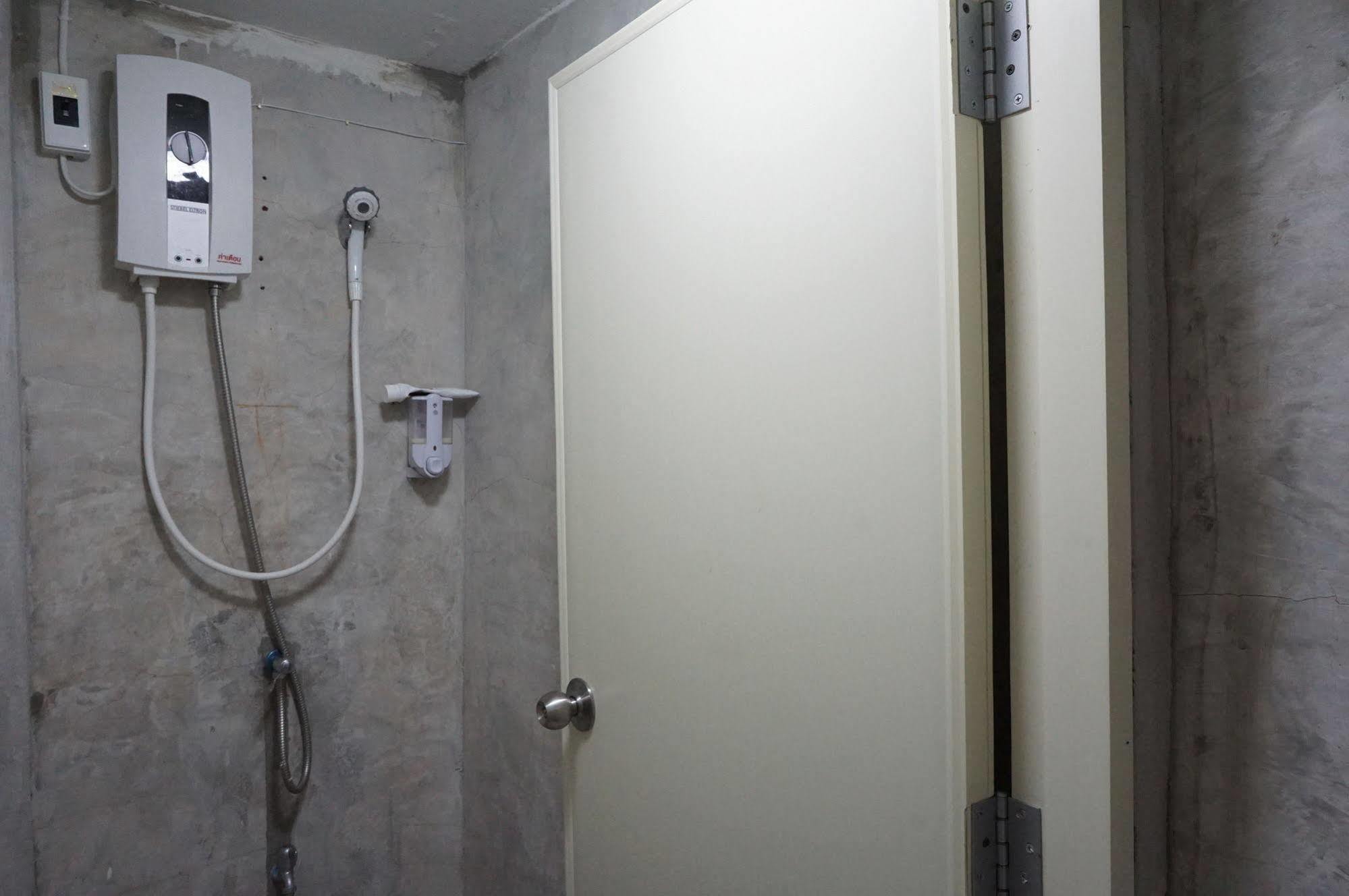 Baan Park Raak Backpacker Hostel Chiang Mai Extérieur photo