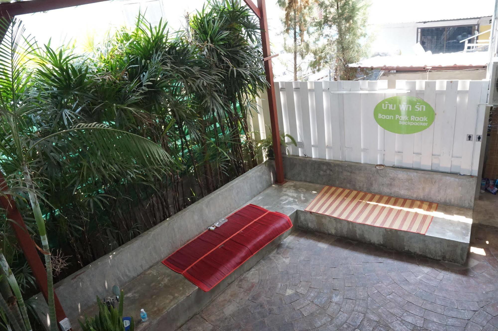 Baan Park Raak Backpacker Hostel Chiang Mai Extérieur photo