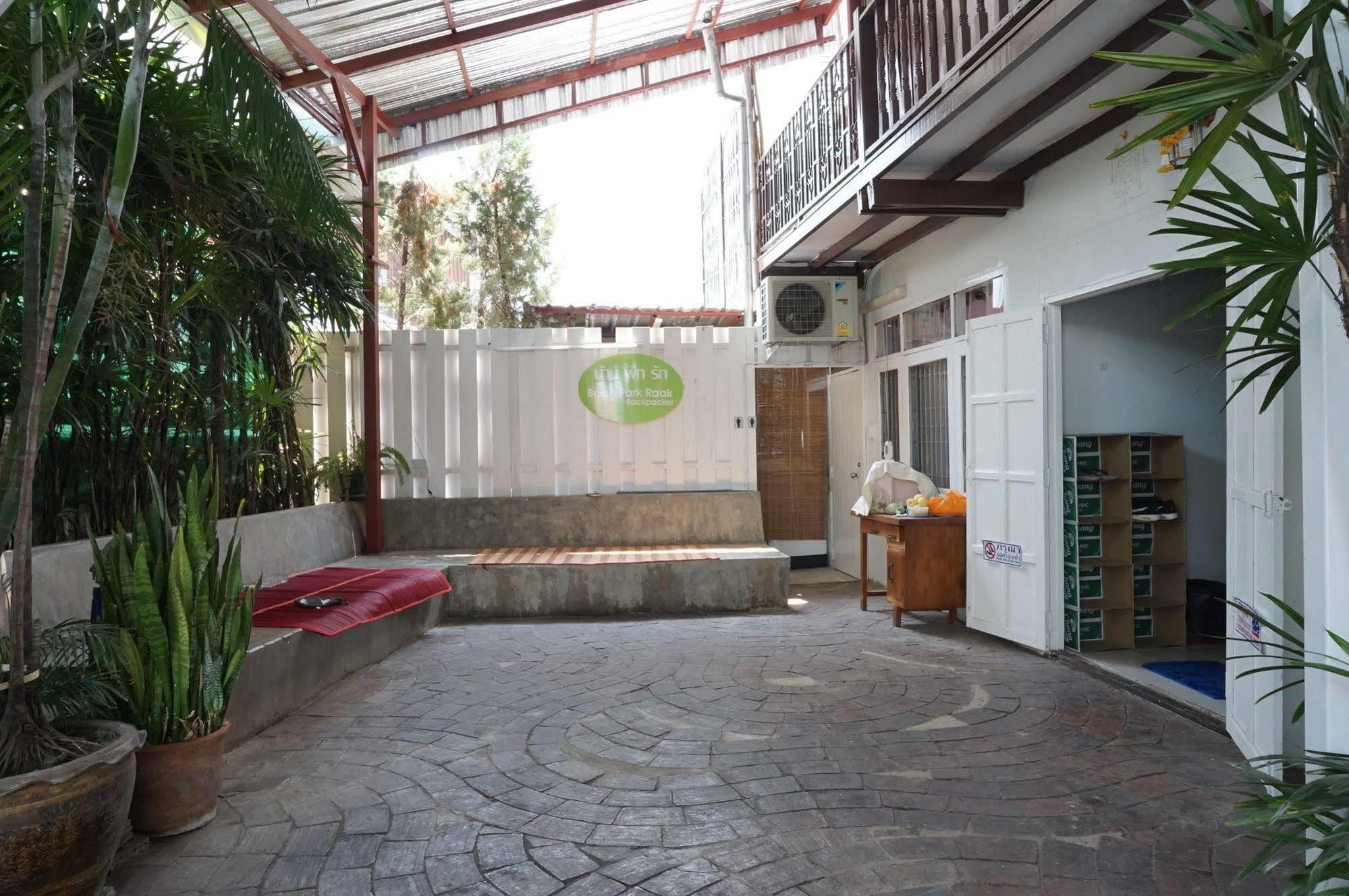 Baan Park Raak Backpacker Hostel Chiang Mai Extérieur photo